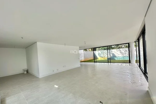 Casa nova em condomínio com projeto de João Armentano