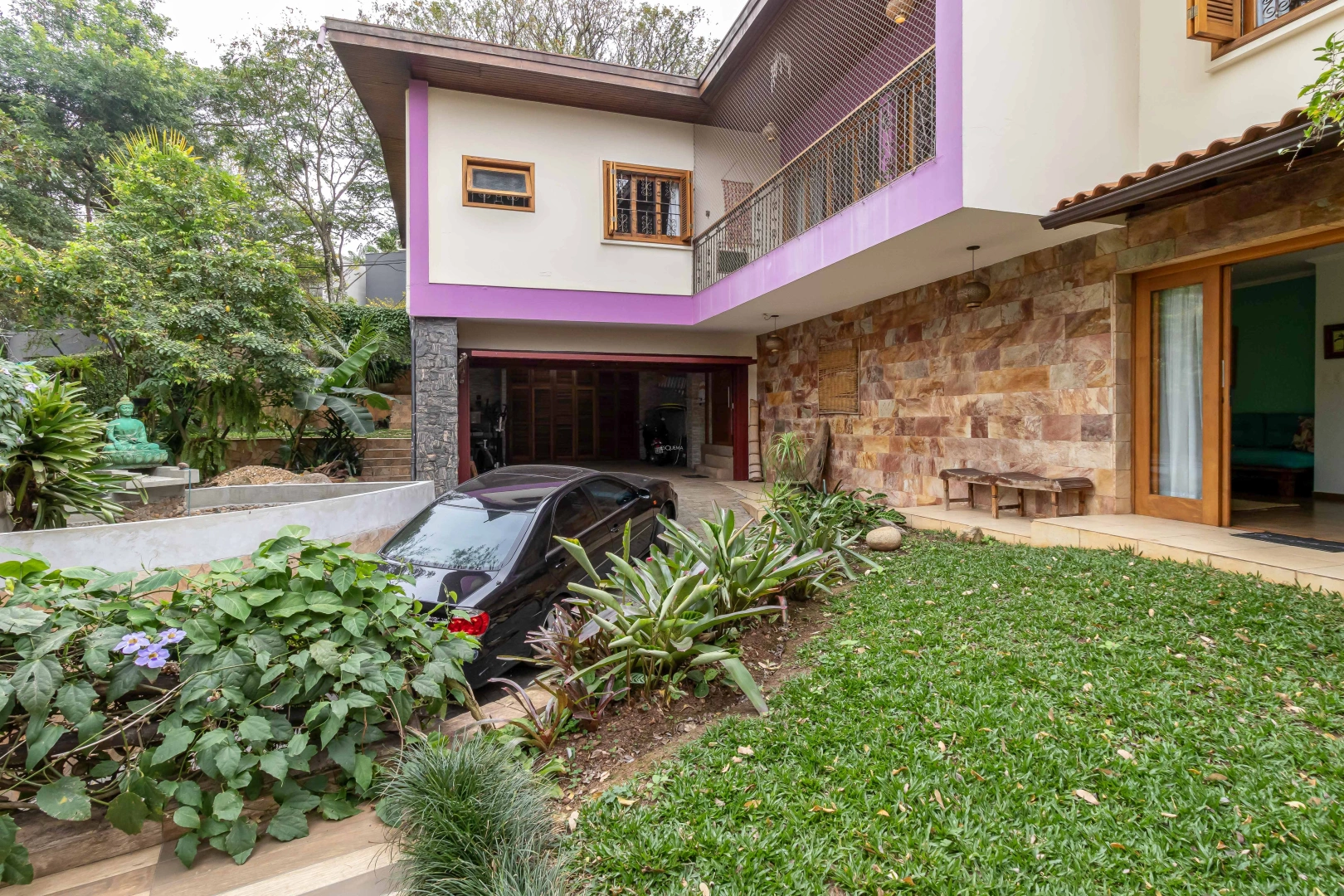Casa com quintal em frente a Praça Pôr do Sol - Imagem 1