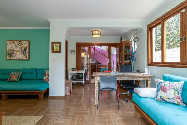 Casa com quintal em frente a Praça Pôr do Sol