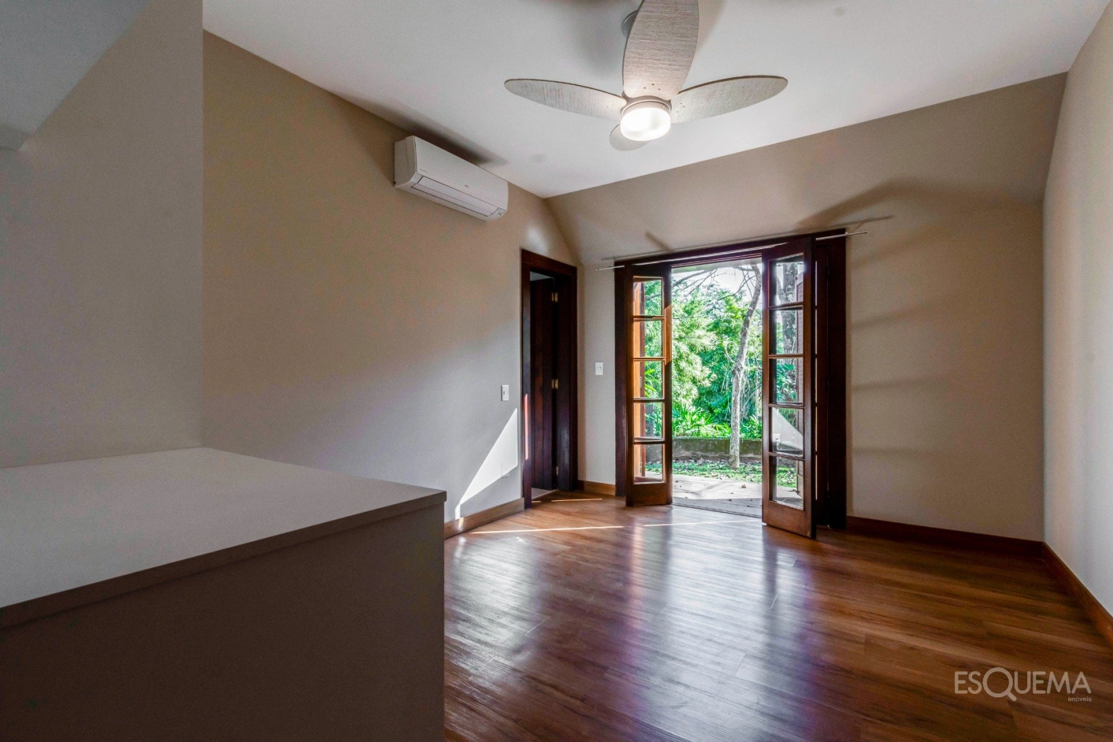 Casa com atmosfera de campo em condomínio arborizado - Imagem 12