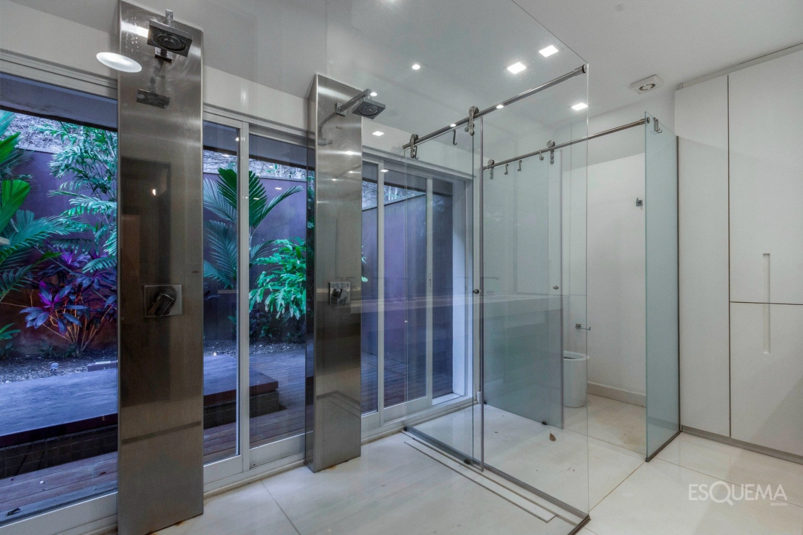Casa com atmosfera de campo em condomínio arborizado - Imagem 14
