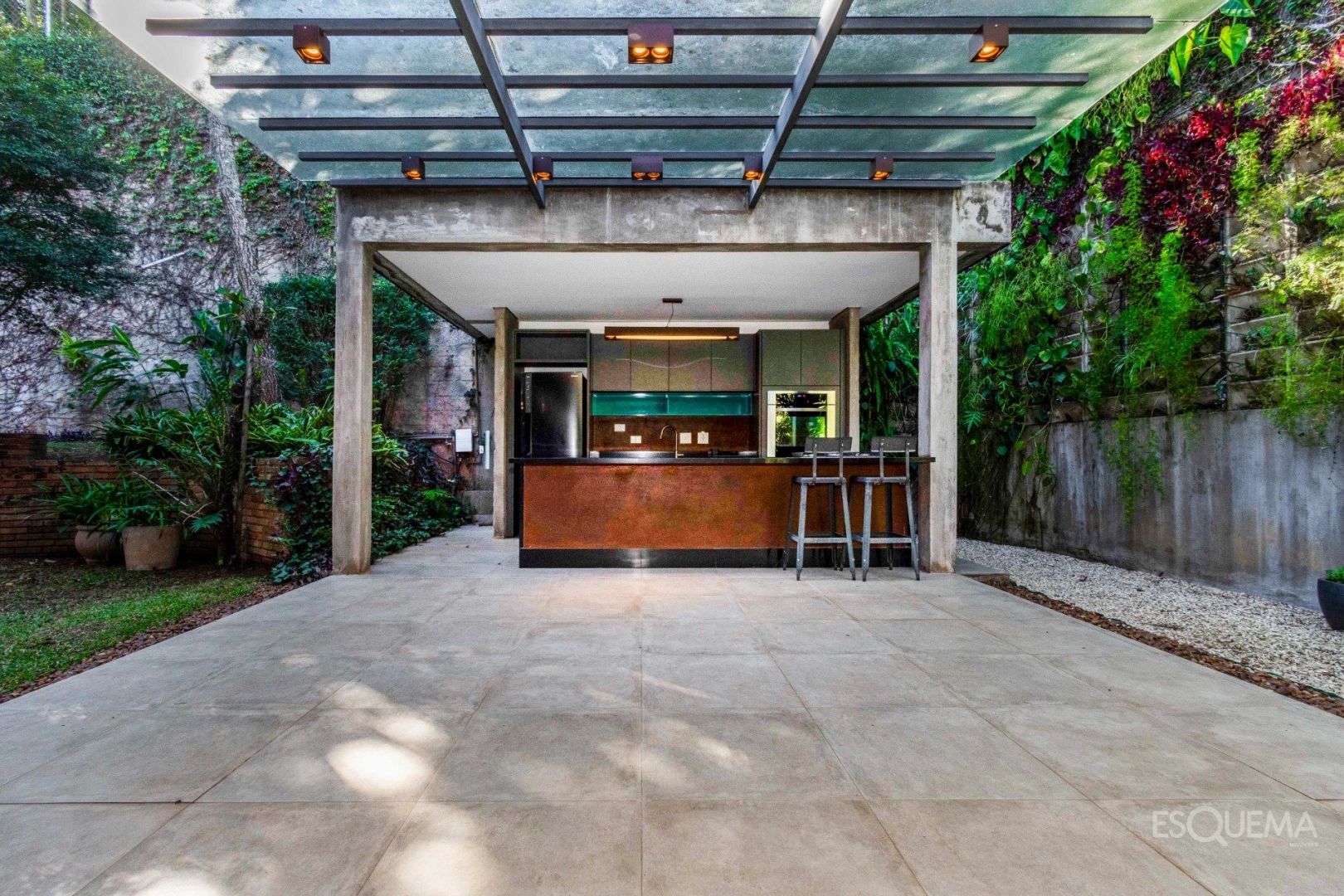 Casa com atmosfera de campo em condomínio arborizado - Imagem 3