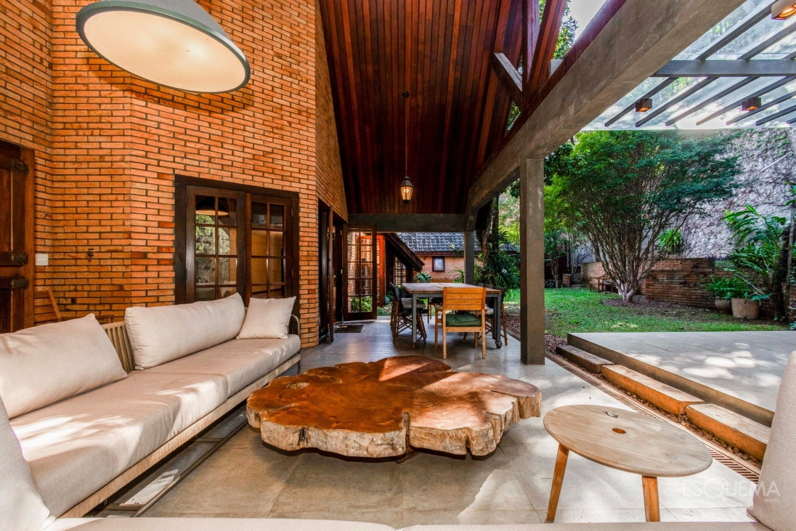 Casa com atmosfera de campo em condomínio arborizado - Imagem 6