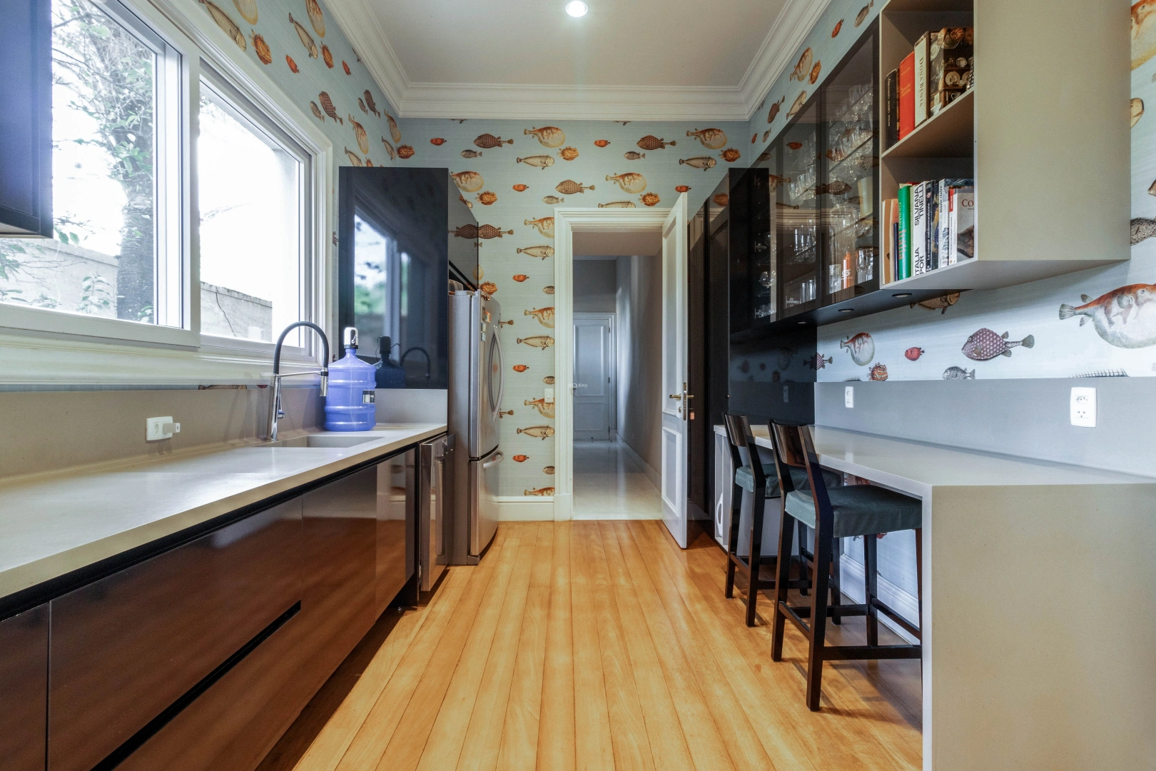 Casa com projeto clássico de Bi Chrisostomo - Imagem 11