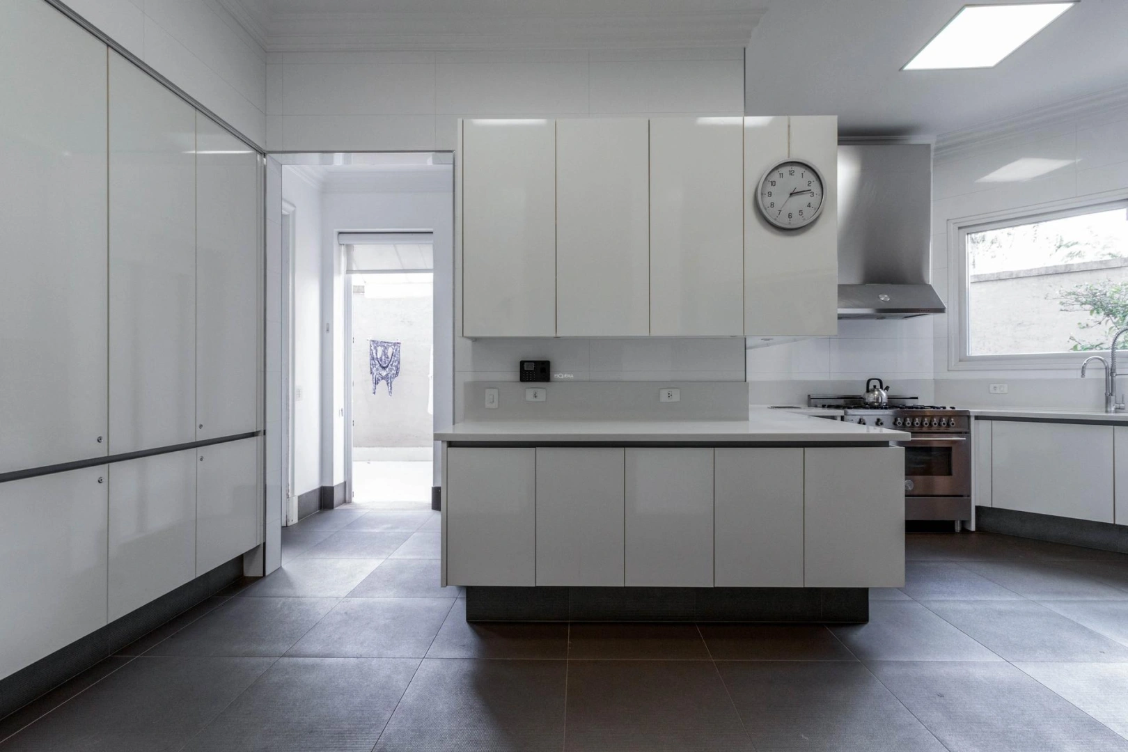 Casa com projeto clássico de Bi Chrisostomo - Imagem 12