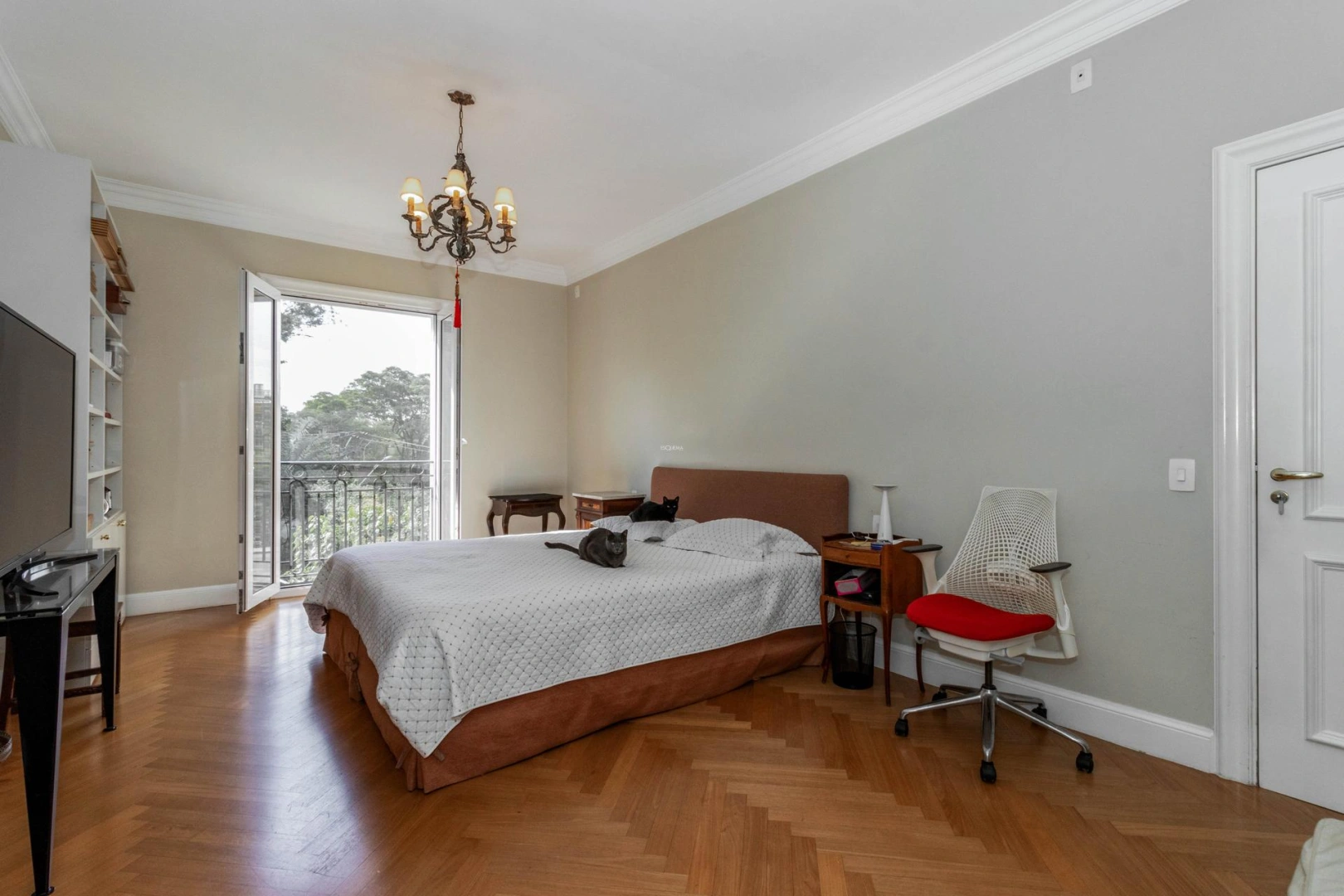 Casa com projeto clássico de Bi Chrisostomo - Imagem 13