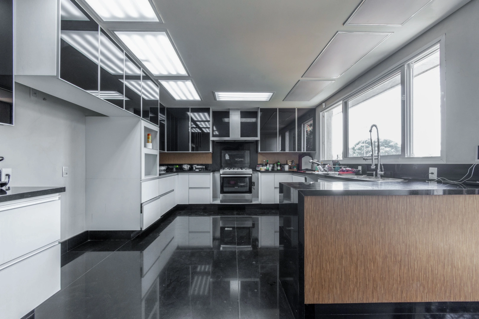 Casa ampla com lazer e quadra de tênis - Imagem 10