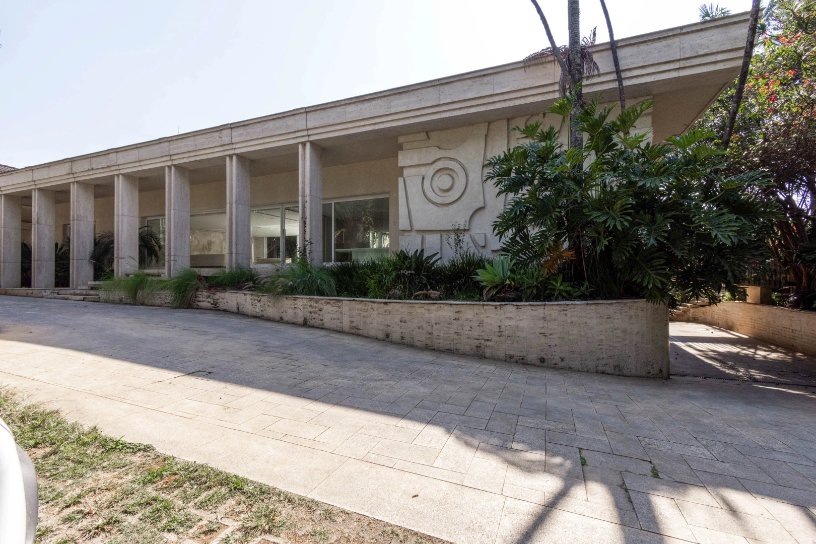 Casa ampla com lazer e quadra de tênis - Imagem 2