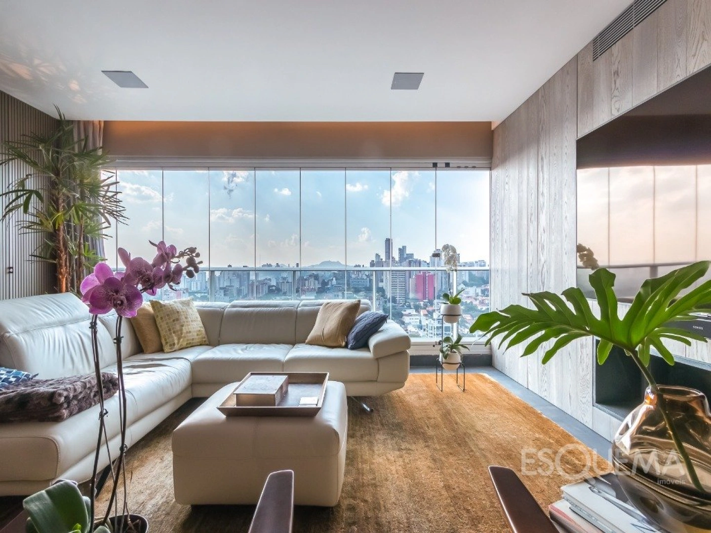 Apartamento mobiliado com design autoral e vista elevada em Pinheiros - Imagem 1