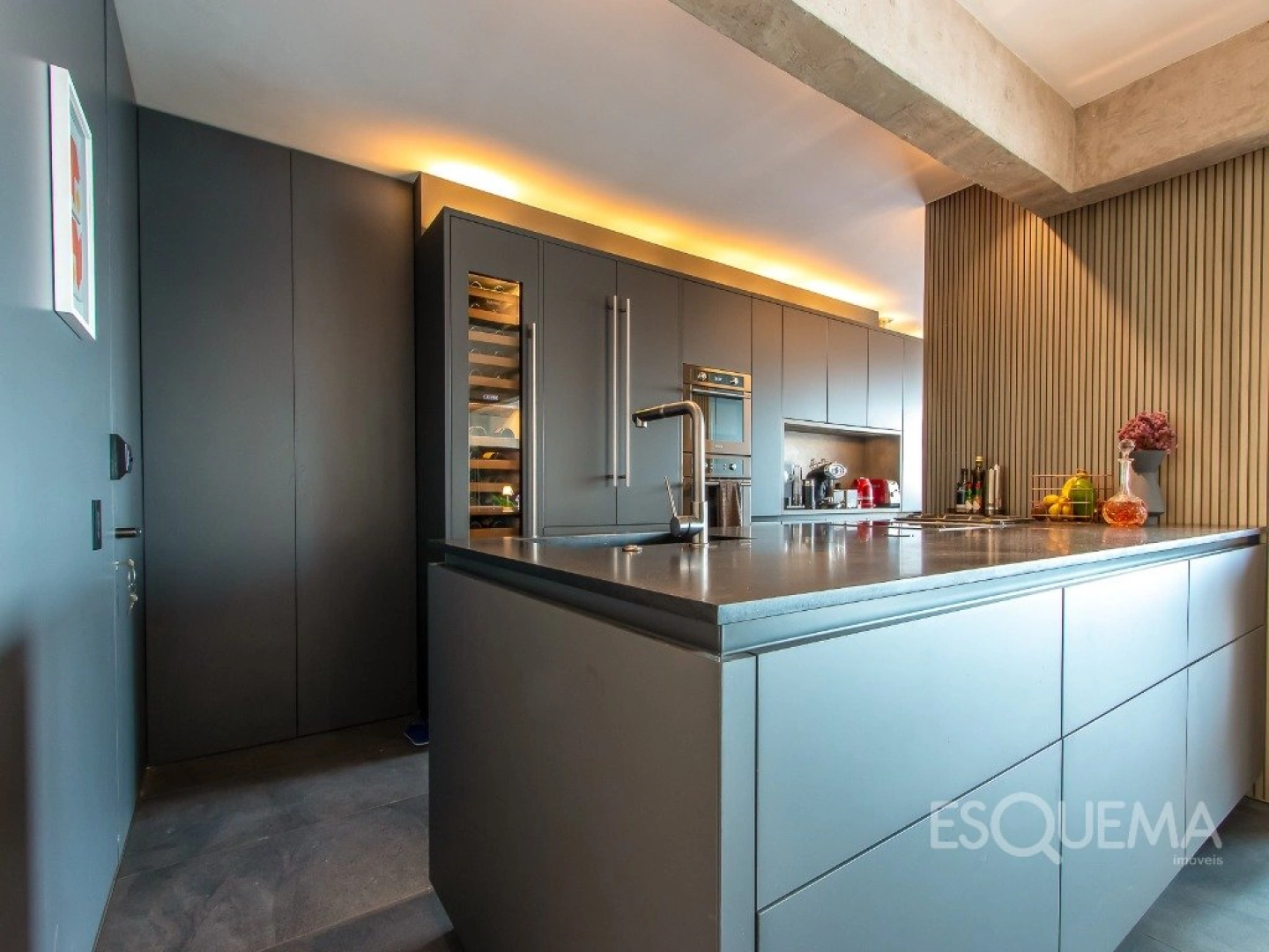 Apartamento mobiliado com design autoral e vista elevada em Pinheiros - Imagem 8