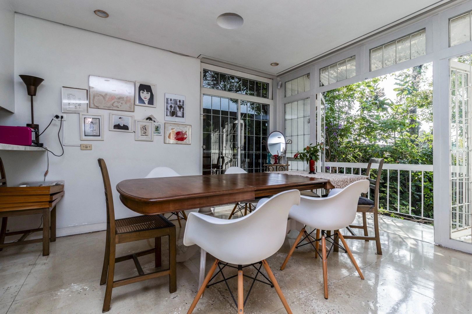 Casa arborizada em excelente rua do bairro - Imagem 14