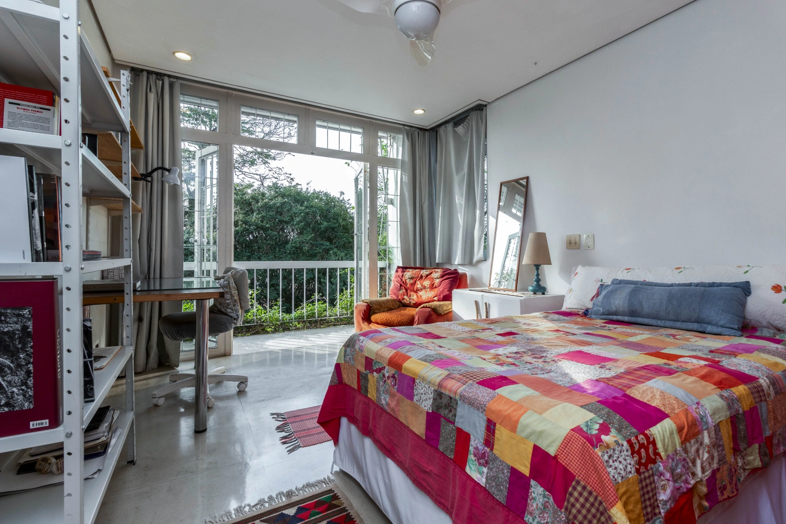 Casa arborizada em excelente rua do bairro - Imagem 8