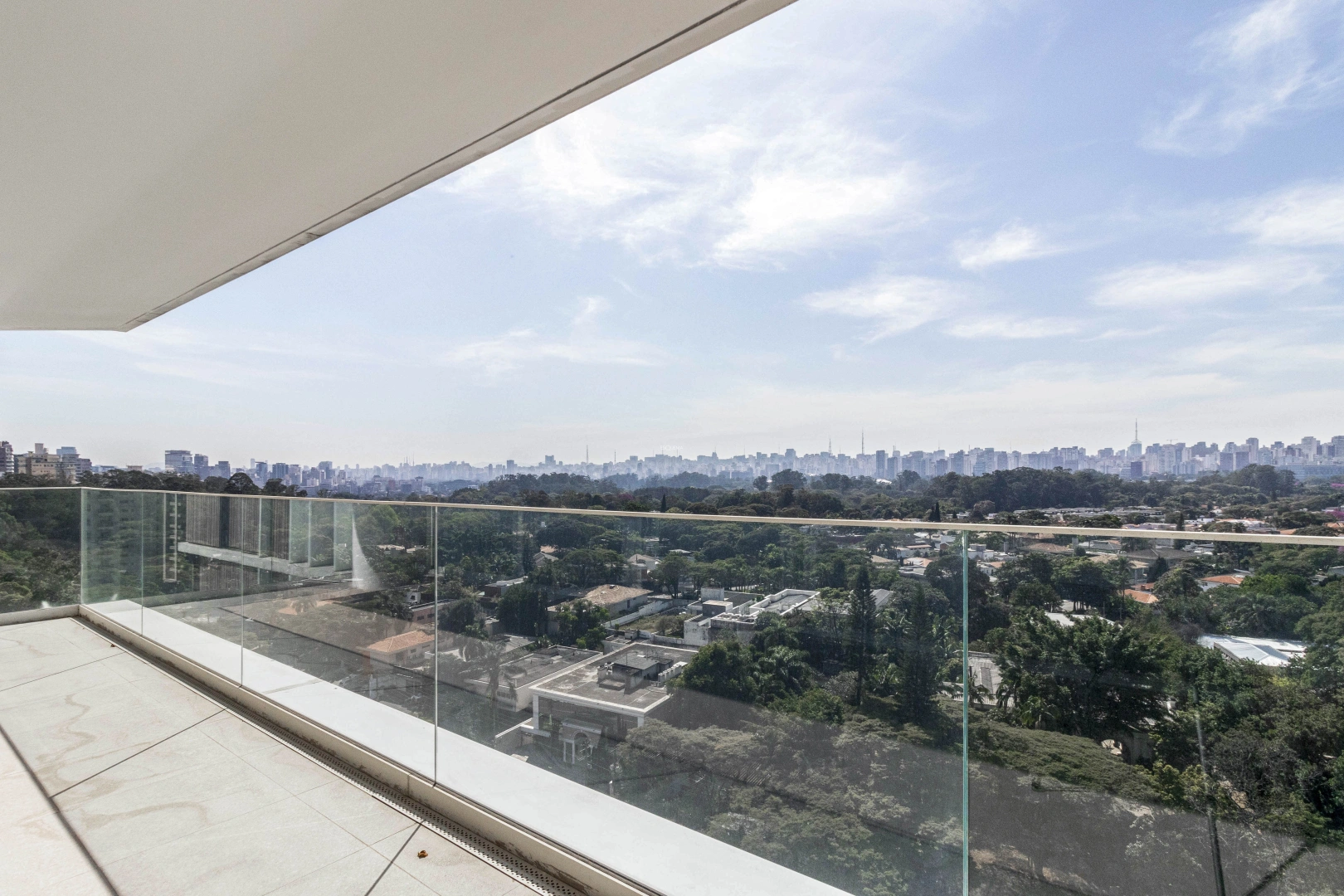 Apartamento novo com vista privilegiada - Imagem 2