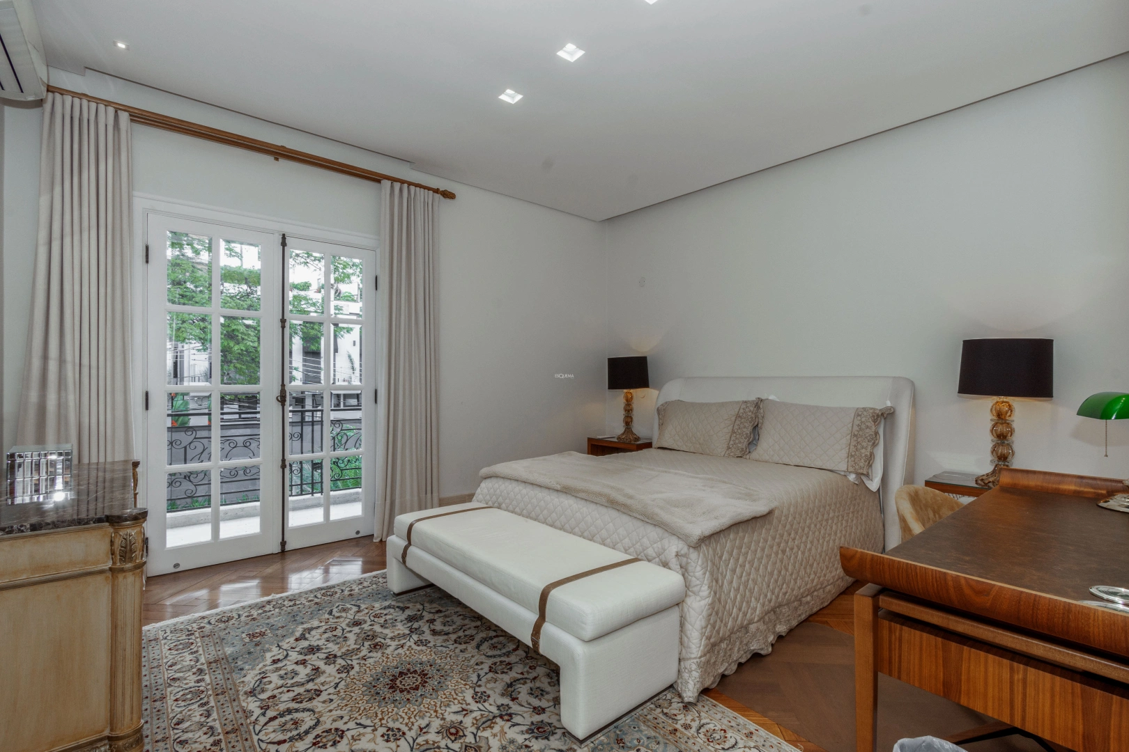 Casa com jardim e piscina - Imagem 15