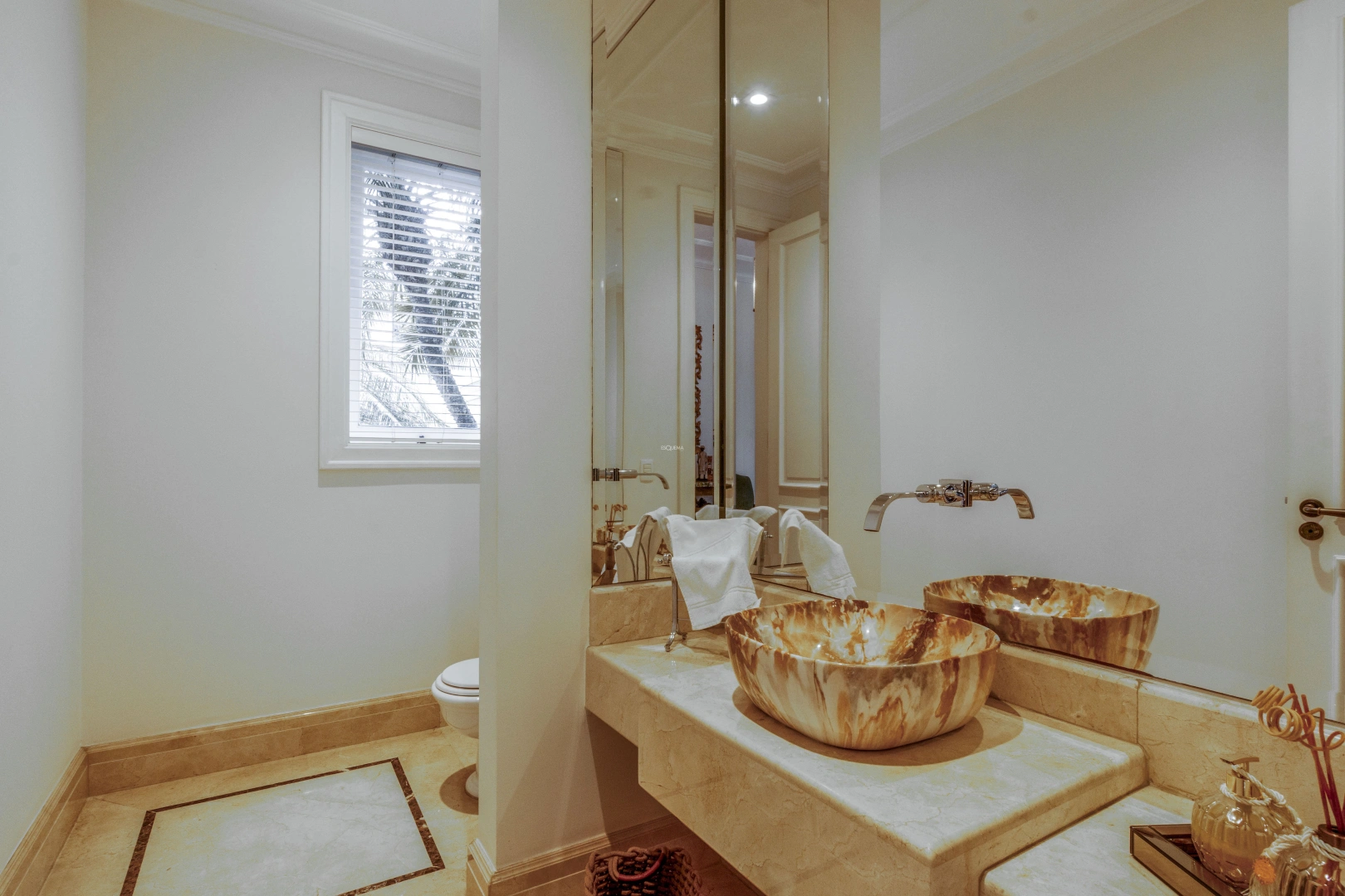 Casa com jardim e piscina - Imagem 7