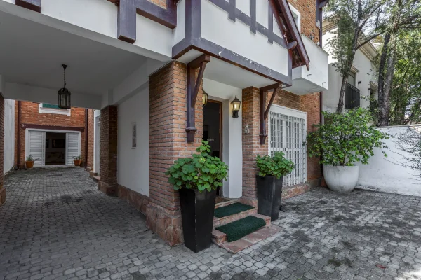Casa em localização privilegiada do bairro