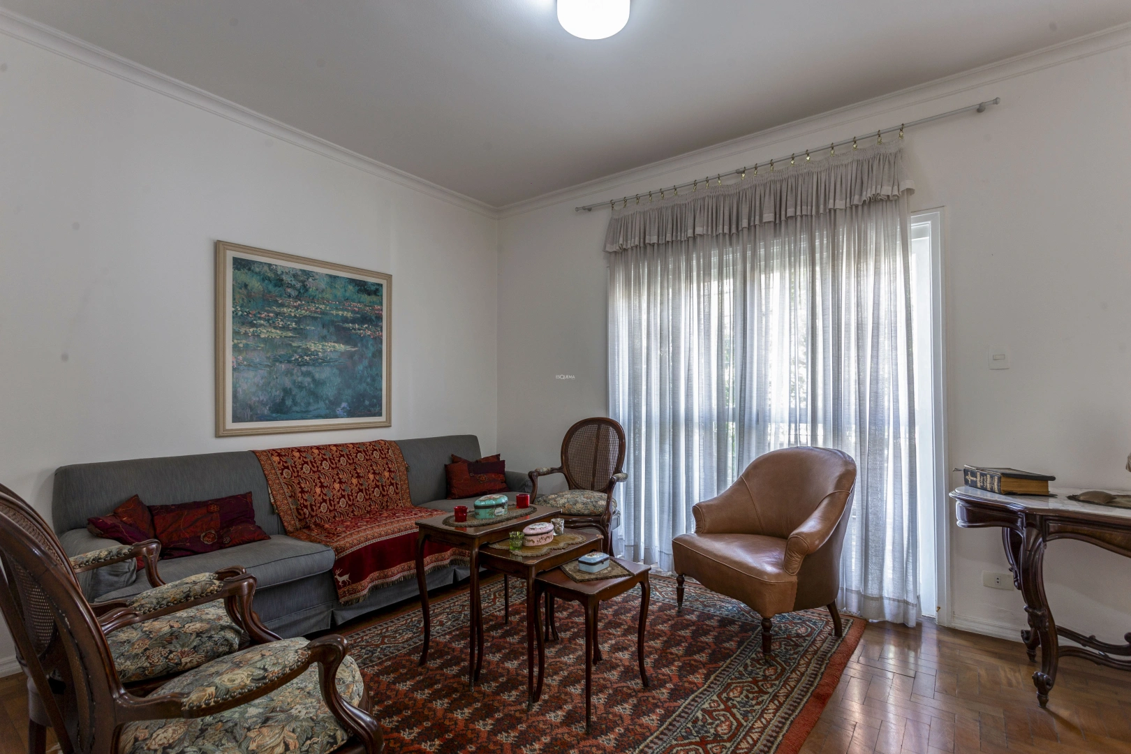 Casa em localização privilegiada do bairro - Imagem 5