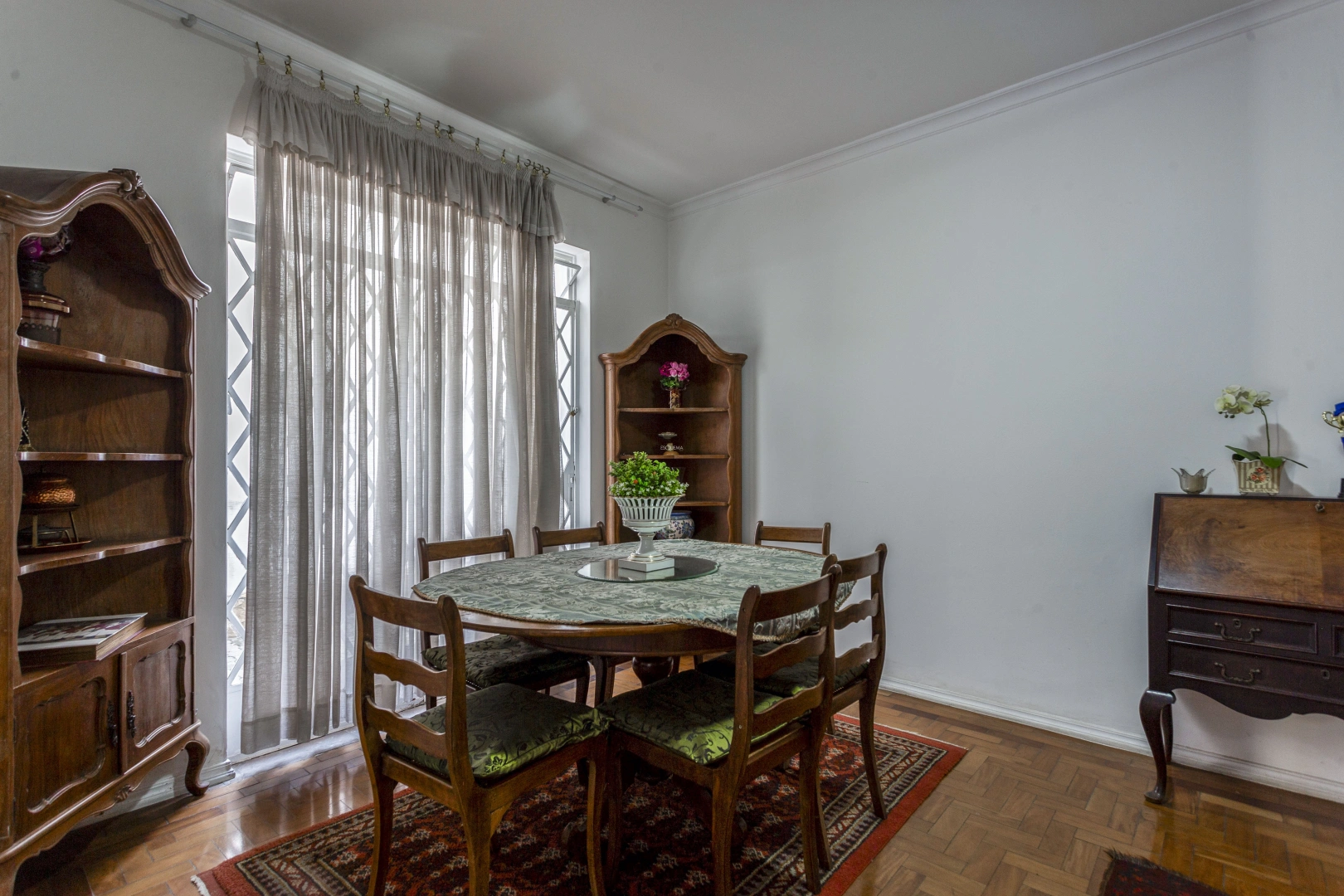 Casa em localização privilegiada do bairro - Imagem 6
