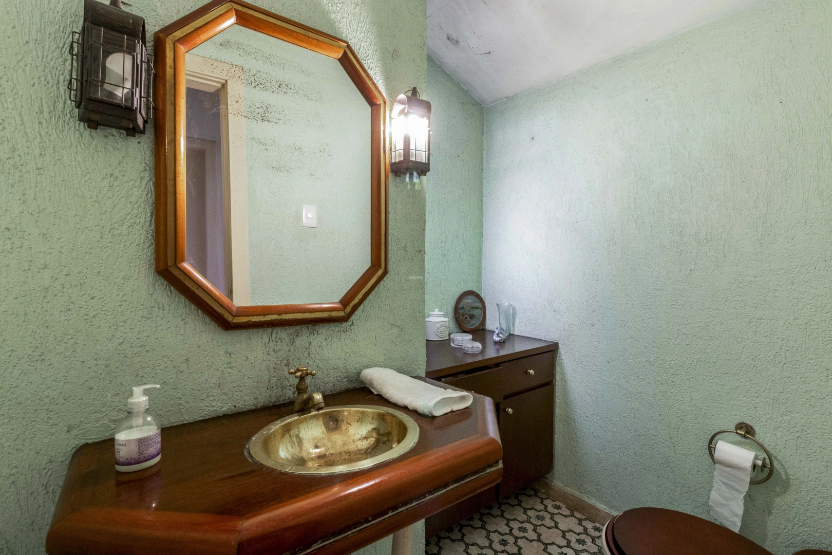 Casa em localização privilegiada para reforma total - Imagem 13