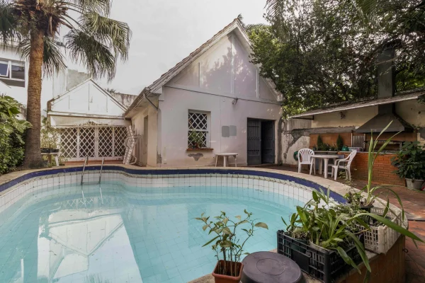 Casa em localização privilegiada para reforma total