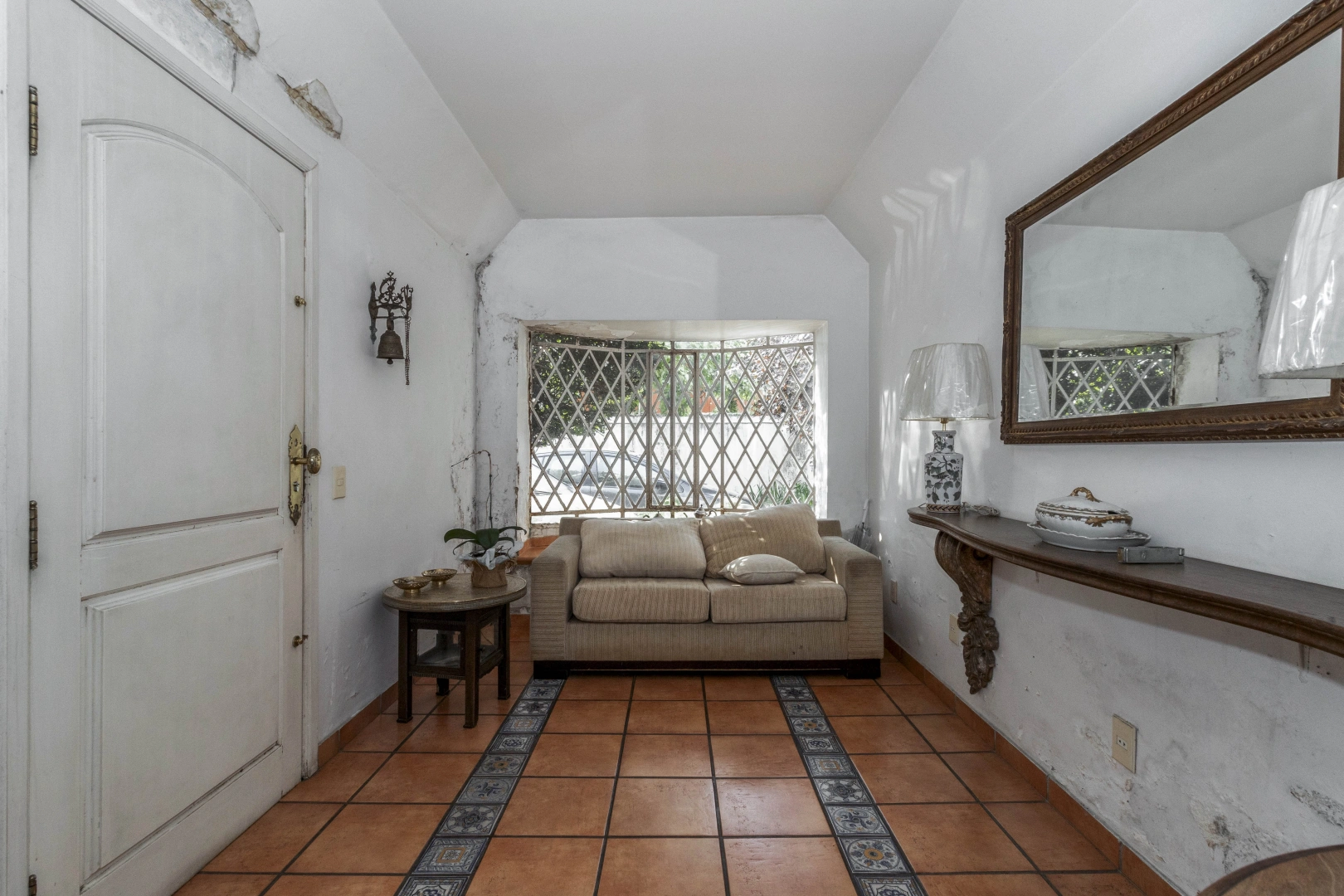 Casa em localização privilegiada para reforma total - Imagem 5