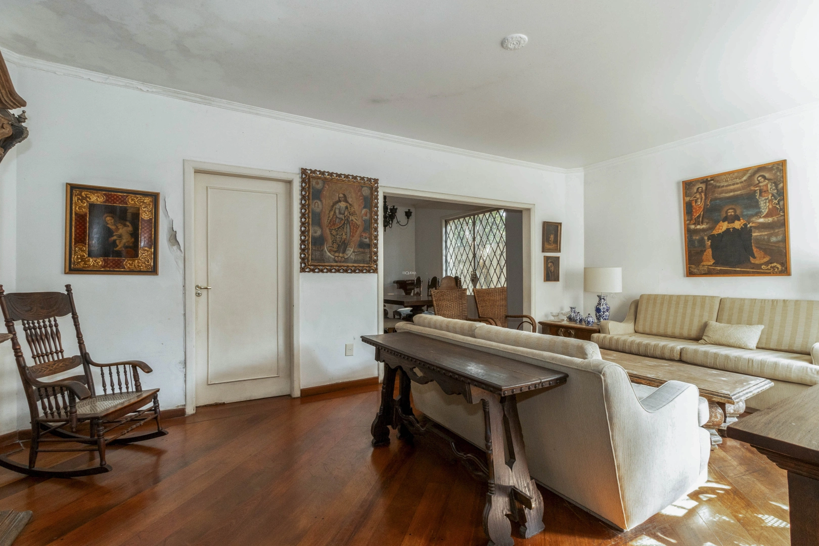 Casa em localização privilegiada para reforma total - Imagem 6