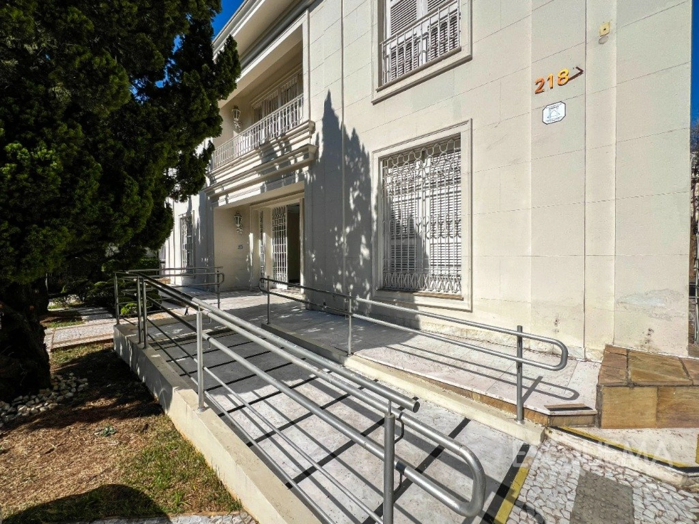Casa comercial ampla em localização estratégica - Imagem 2