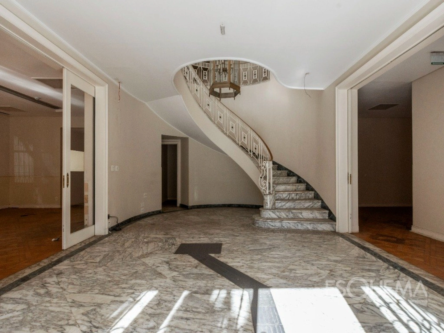 Casa comercial ampla em localização estratégica - Imagem 3