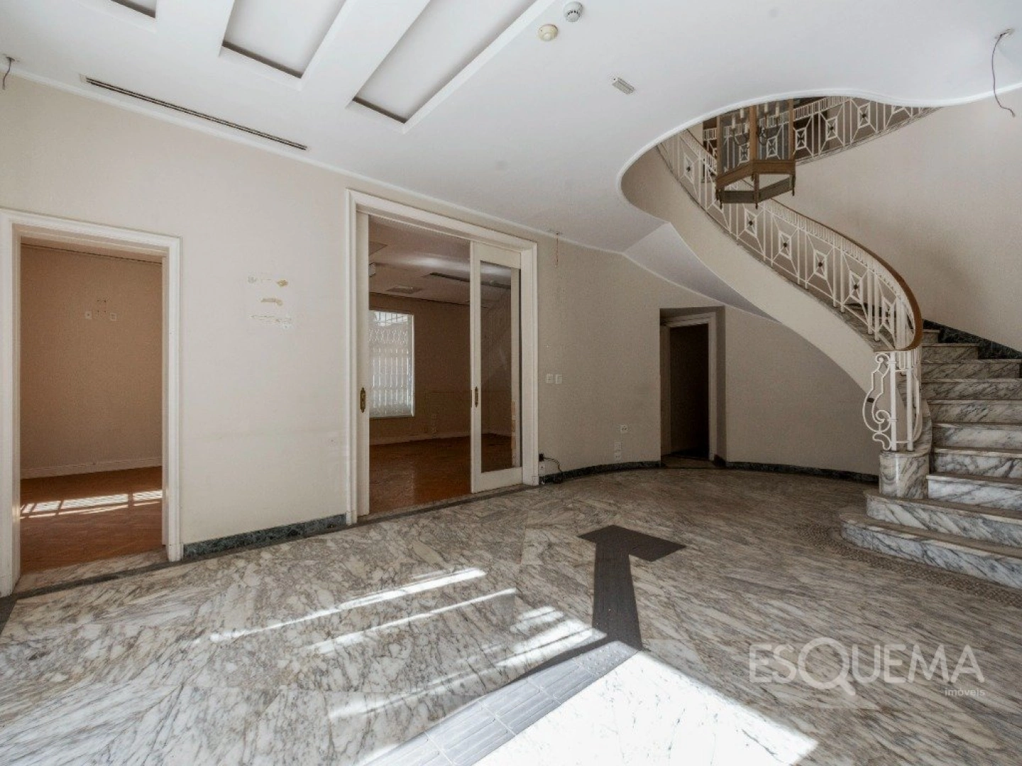 Casa comercial ampla em localização estratégica - Imagem 4
