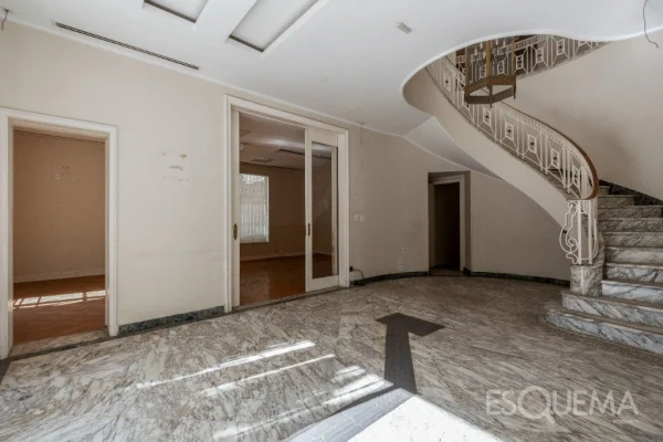 Casa comercial ampla em localização estratégica