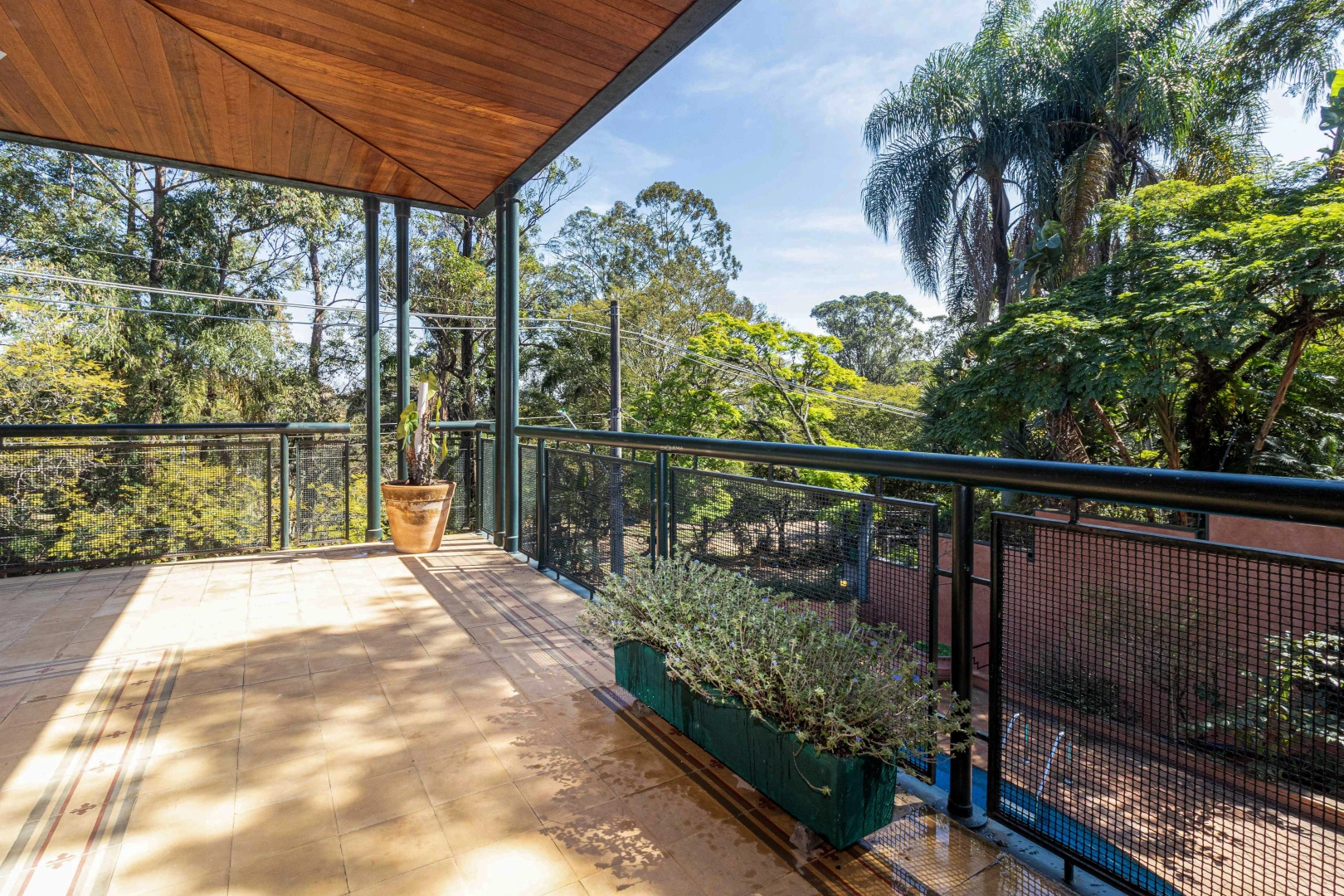 Casa com projeto de Carlos Bratke e infraestrutura completa - Imagem 10
