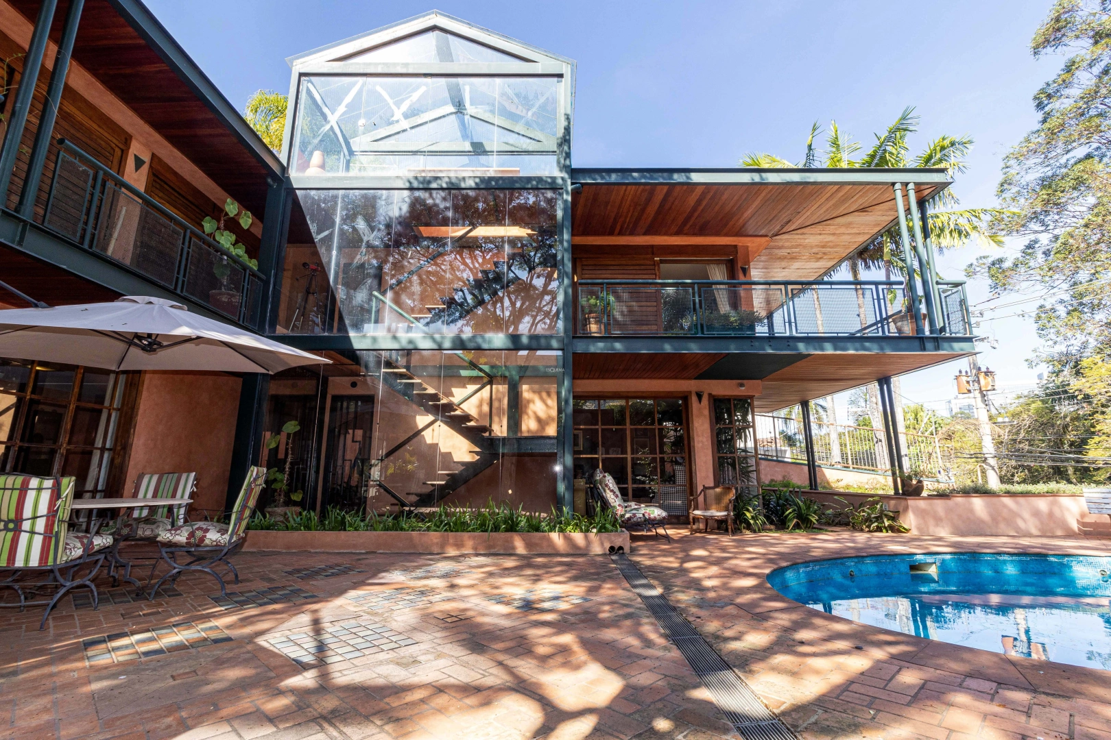 Casa com projeto de Carlos Bratke e infraestrutura completa - Imagem 1