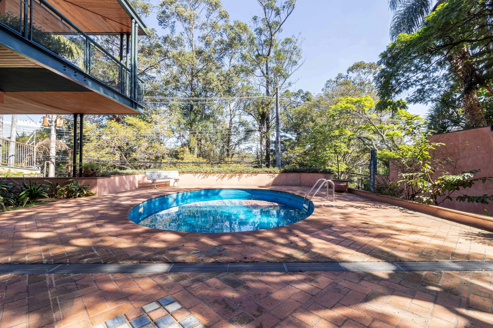 Casa com projeto de Carlos Bratke e infraestrutura completa - Imagem 2