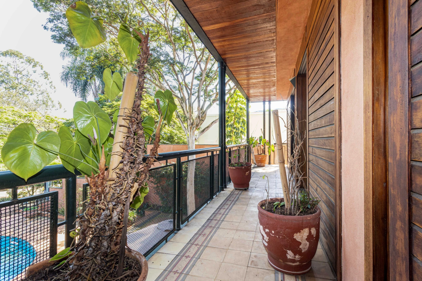 Casa com projeto de Carlos Bratke e infraestrutura completa - Imagem 7