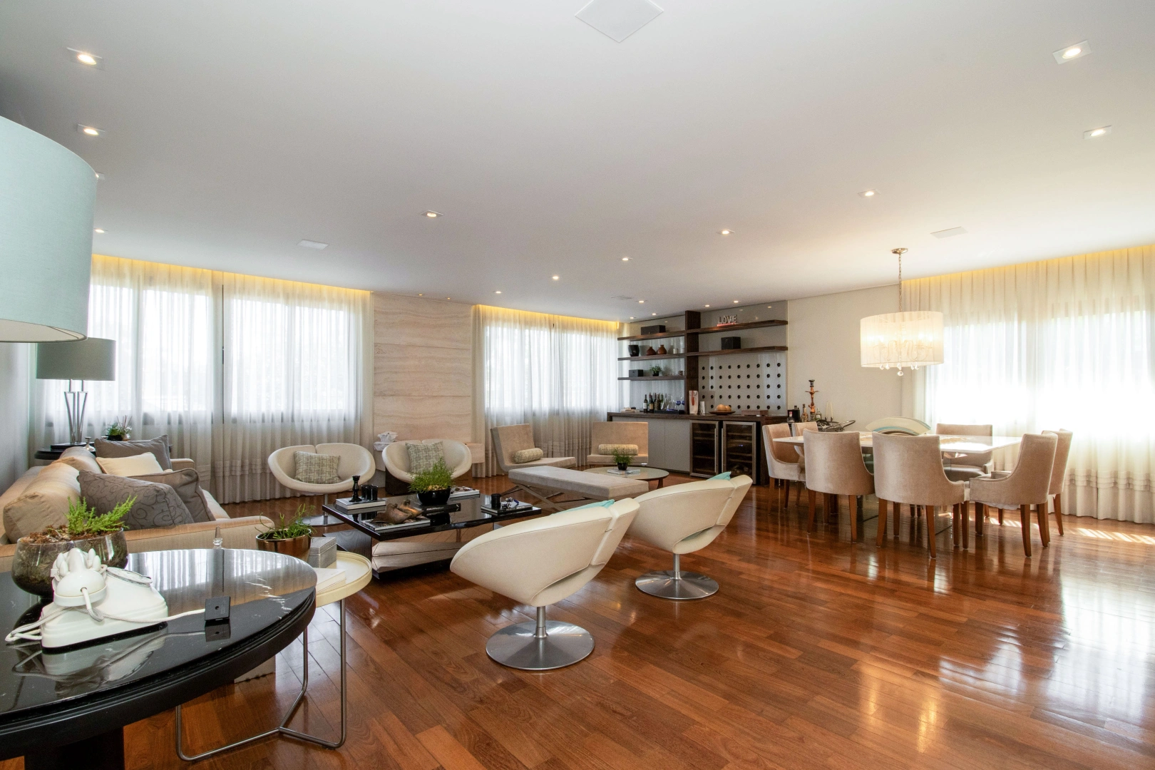 Casa reformada e mobiliada - Imagem 4