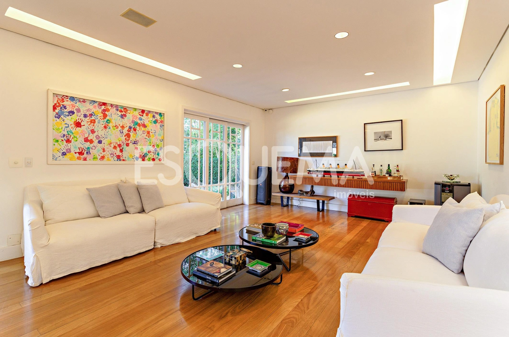Casa cercada por verde ao lado do Parque Alfredo Volpi - Imagem 11