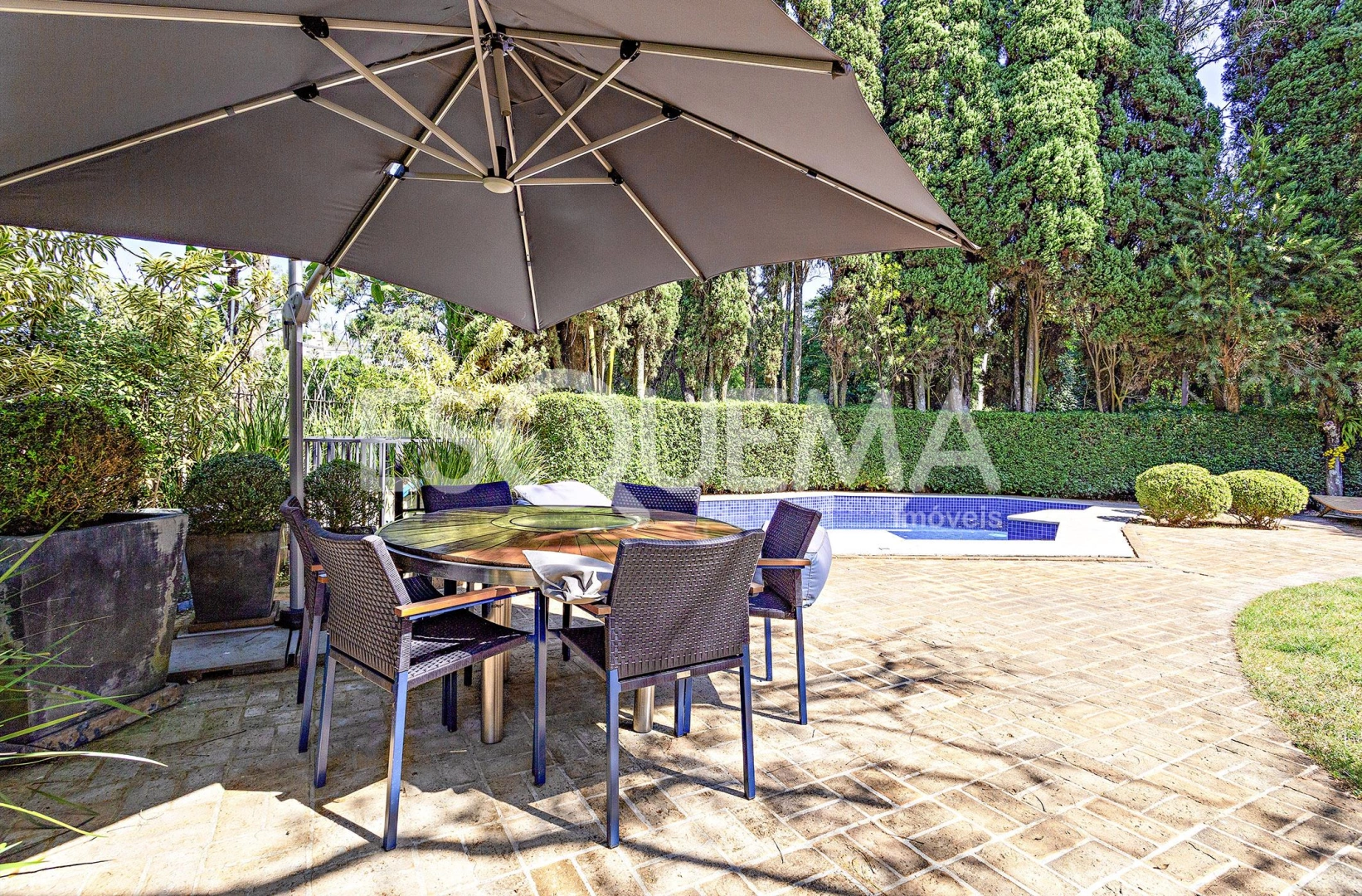 Casa cercada por verde ao lado do Parque Alfredo Volpi - Imagem 3