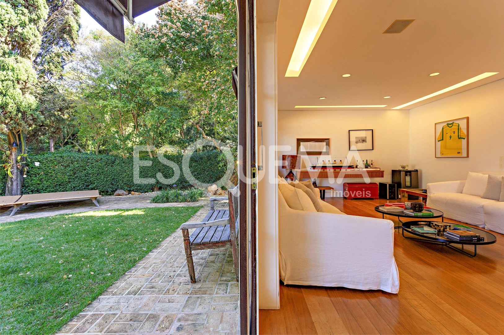 Casa cercada por verde ao lado do Parque Alfredo Volpi - Imagem 4