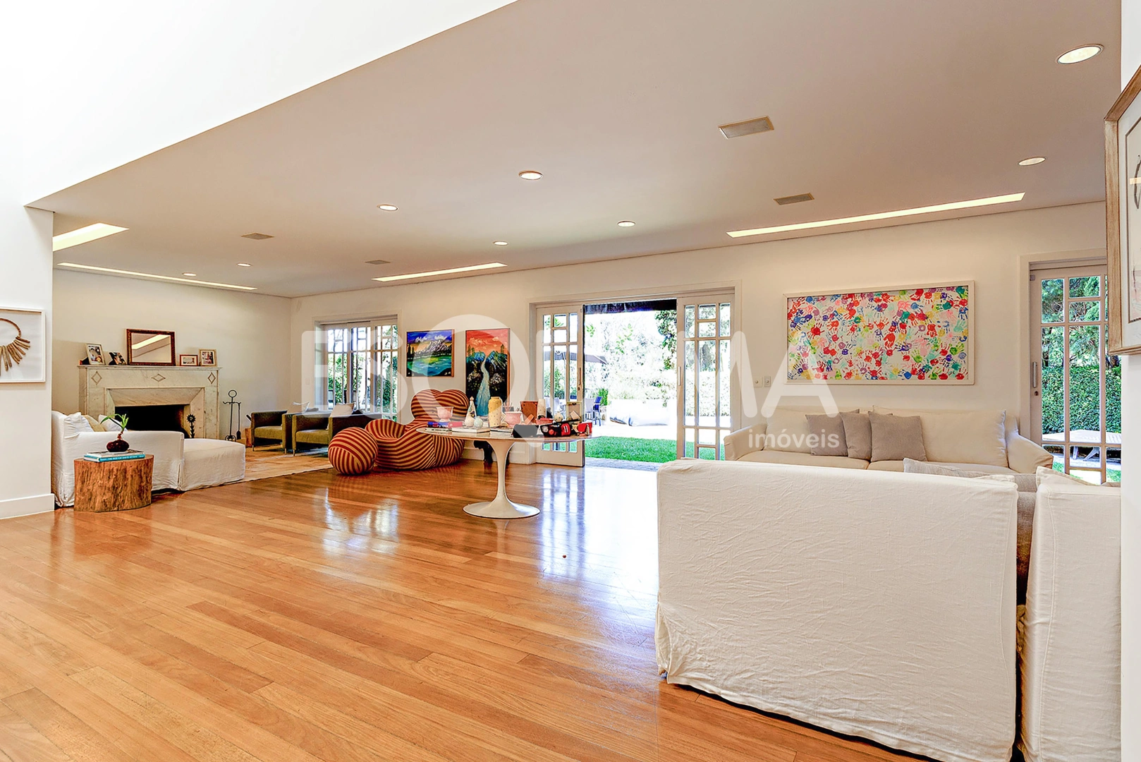 Casa cercada por verde ao lado do Parque Alfredo Volpi - Imagem 5