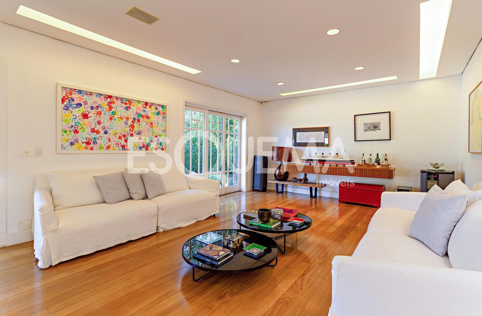 Casa cercada por verde ao lado do Parque Alfredo Volpi - Imagem 8