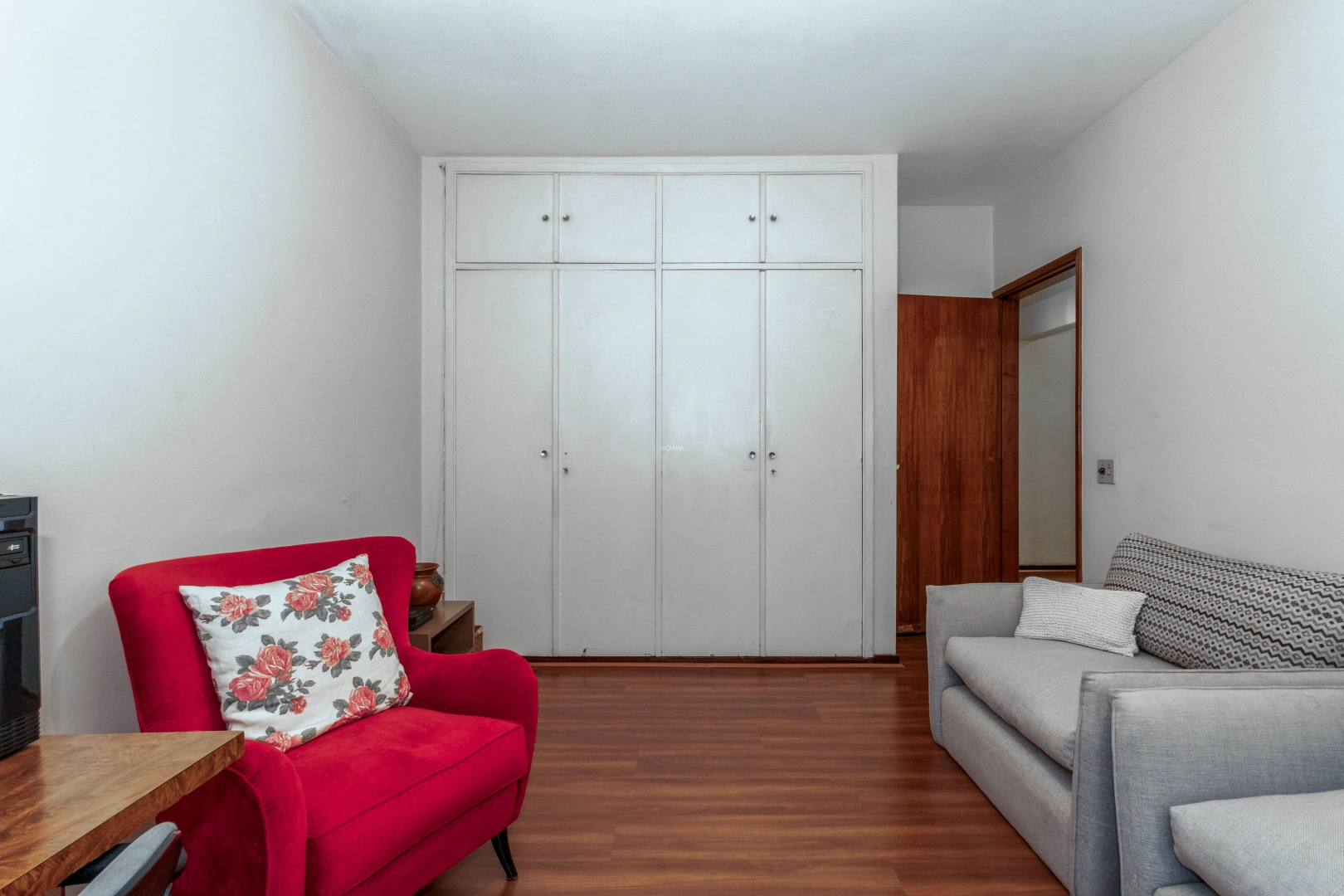 Apartamento em andar alto com living amplo e iluminado - Imagem 10