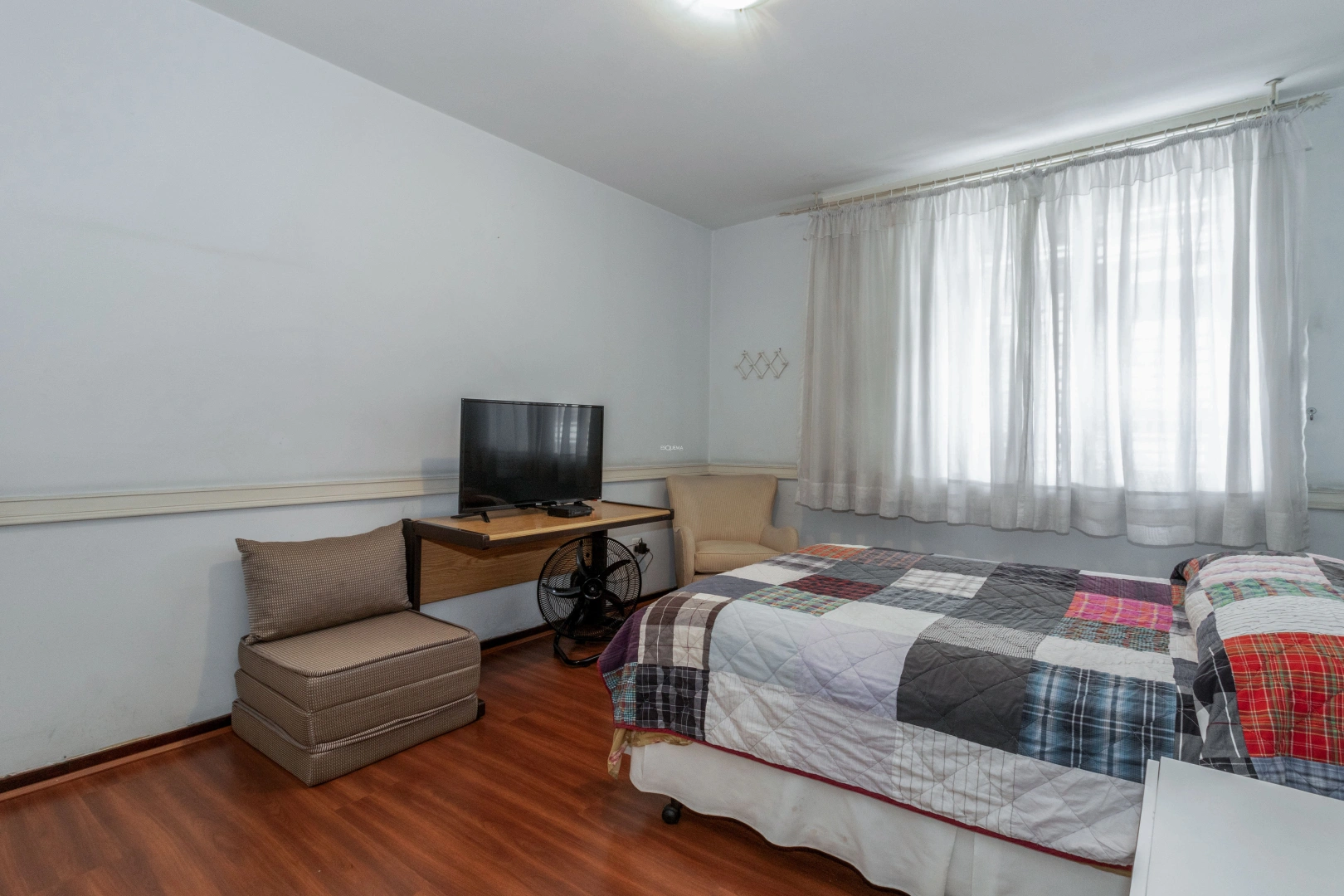 Apartamento em andar alto com living amplo e iluminado - Imagem 11