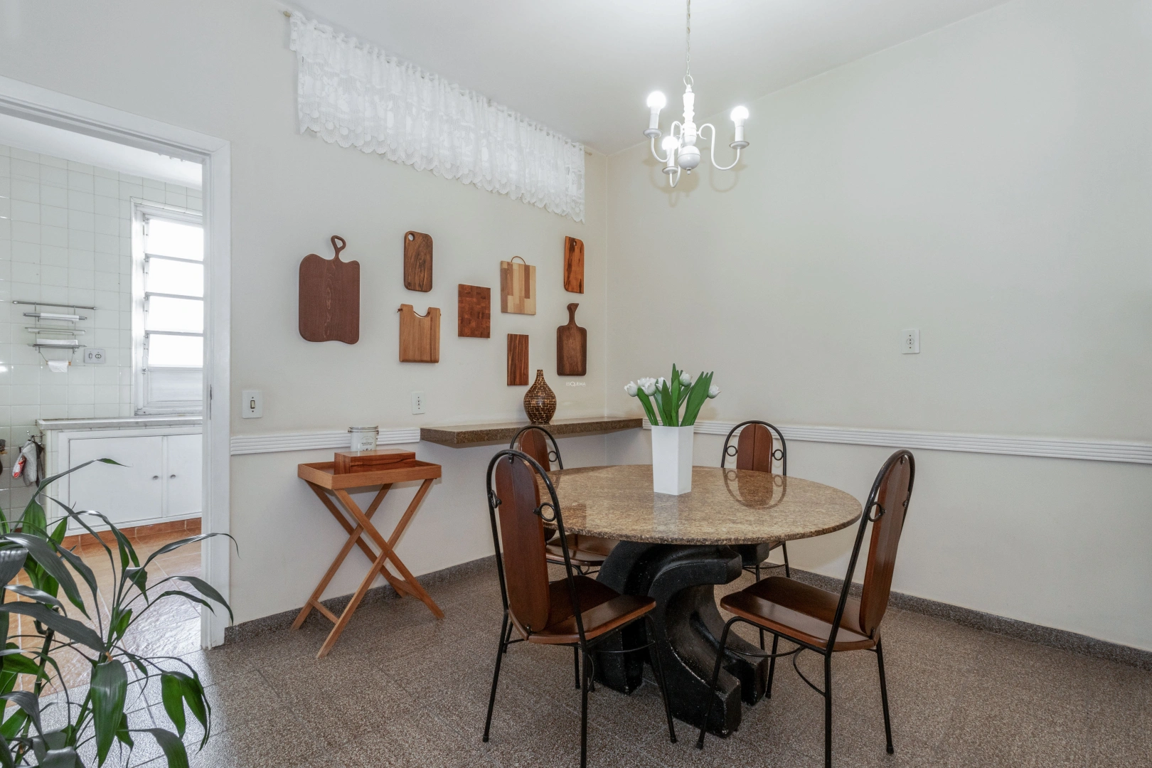 Apartamento em andar alto com living amplo e iluminado - Imagem 12