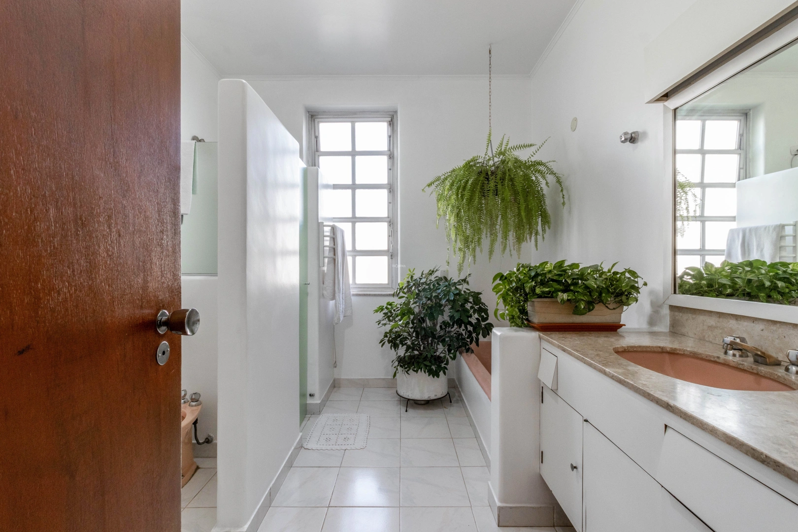 Apartamento em andar alto com living amplo e iluminado - Imagem 8