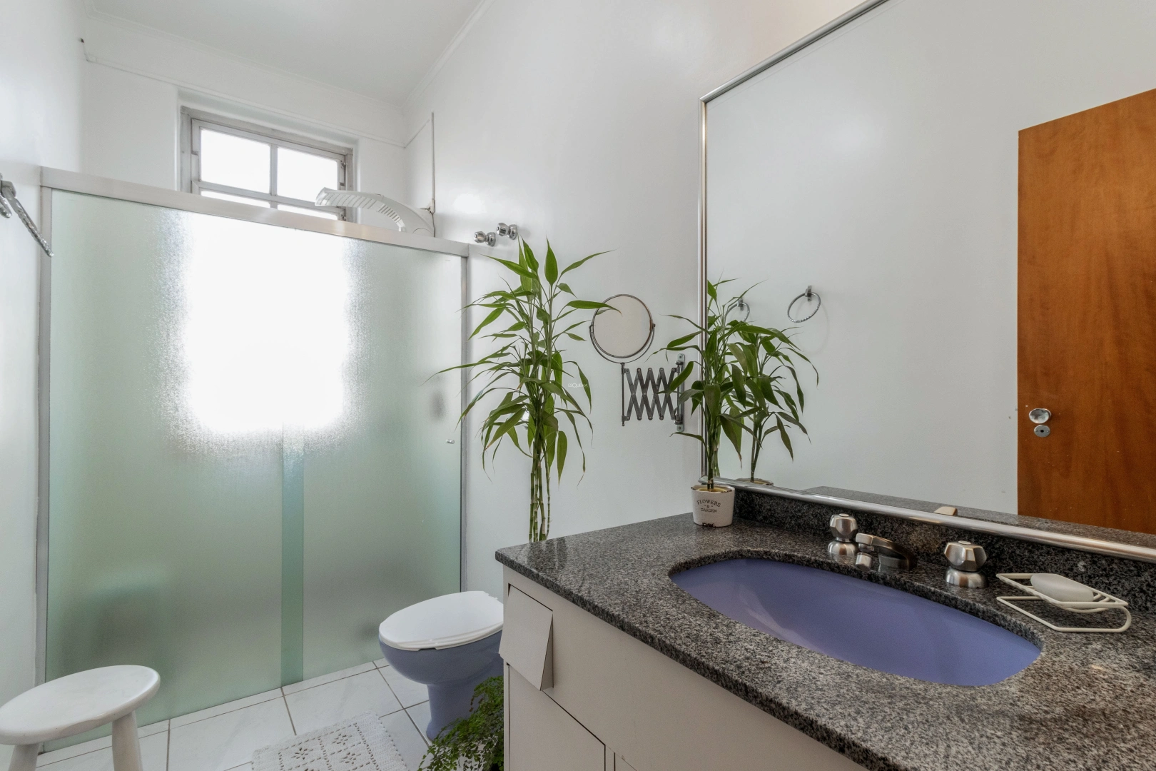 Apartamento em andar alto com living amplo e iluminado - Imagem 9