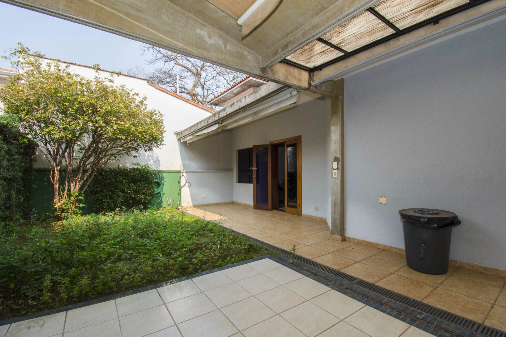 Casa para reforma em região privilegiada - Imagem 10