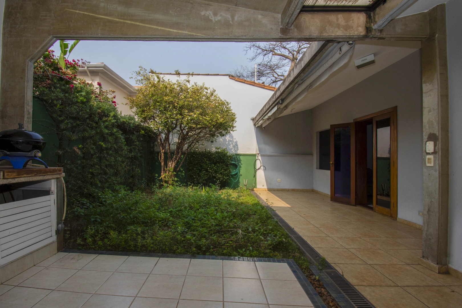 Casa para reforma em região privilegiada - Imagem 11