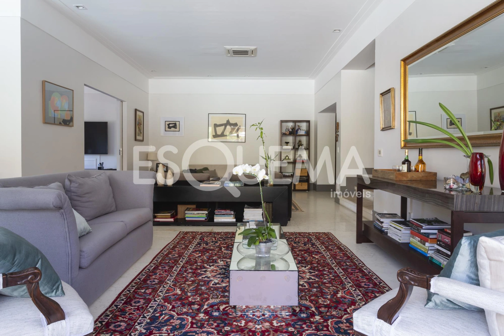Casa bem localizada e espaçosa - Imagem 11