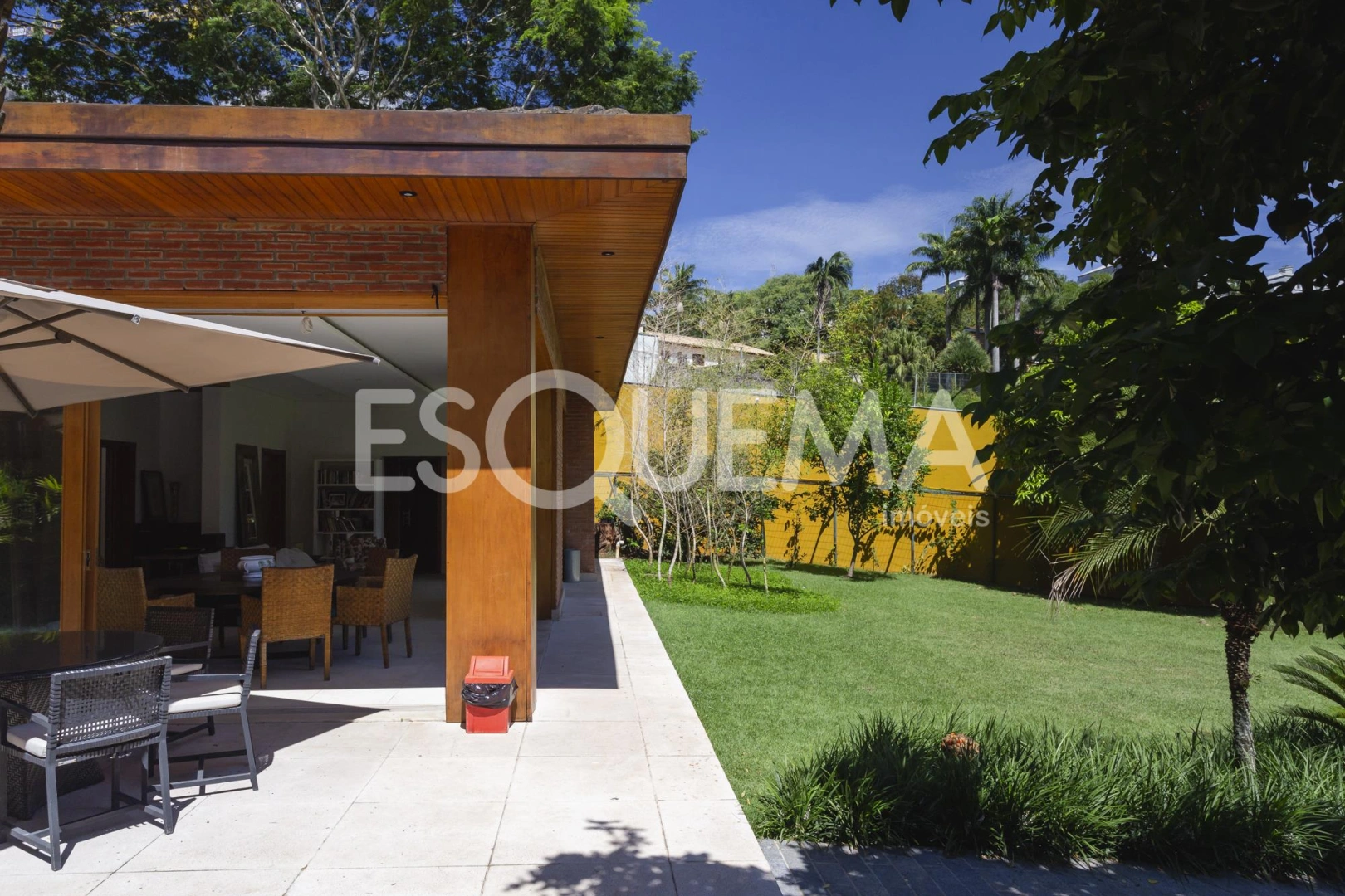 Casa bem localizada e espaçosa - Imagem 2