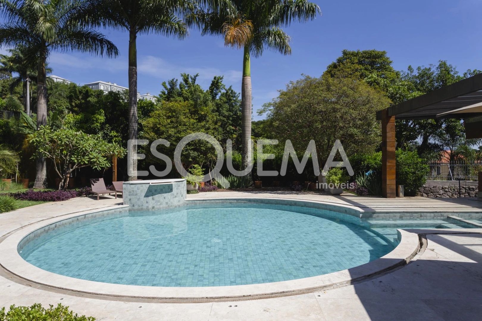 Casa bem localizada e espaçosa - Imagem 4